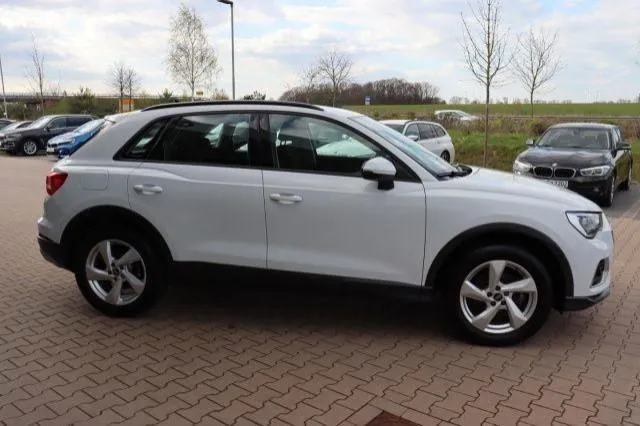 AUDI Q3 35 TFSI Business Advanced Image 3